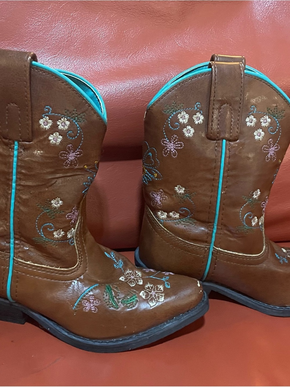 Girls “Shyanne” snip toed cowboy boots. - Picture 2 of 6